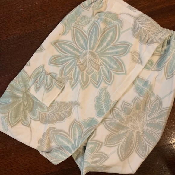 Post shower wrap. - Picture 3 of 6